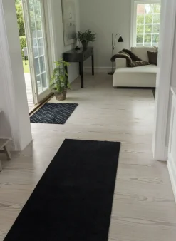 Tica Copenhagen - Smudsmåtte - Ensfarvet - Sort - 67x150 cm