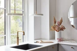 Umage - Loftlampe pendel - Asteria - Messing/Hvid - Pearl white - Mini Ø31 cm