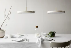 Umage - Pendel - Asteria - Sort top/Hvid - Pearl white - Mini Ø31 cm