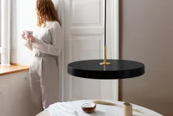 Umage - Pendel - Asteria - Sort top - Nuance rose - Medium Ø43 cm