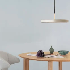 Umage - Pendel m/ messingtop - Asteria - Pearl white - Medium Ø43 cm