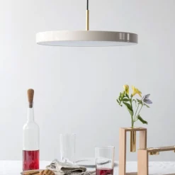 Umage - Pendel m/ messingtop - Asteria - Pearl white - Medium Ø43 cm