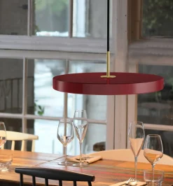 Umage - Pendel m/ sort top - Asteria - Ruby red - Medium Ø43 cm